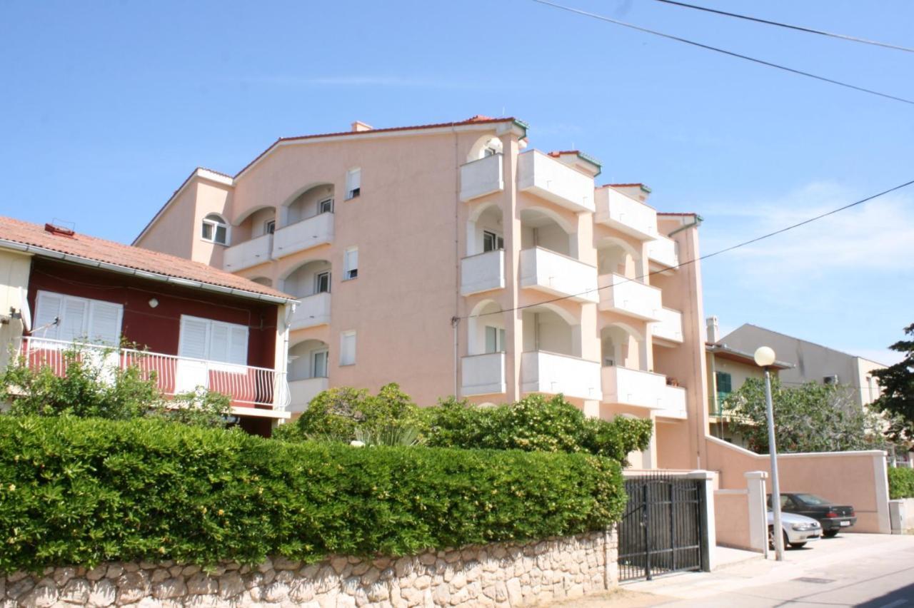 Apartments And Rooms By The Sea Pag - 6311 Pag Town Exterior foto